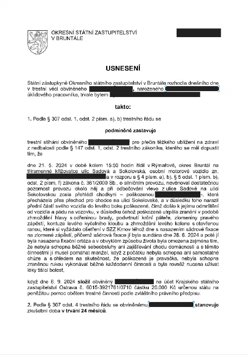 Anonymizované rozhodnutí, Střet s chodkyní na přechodu: Stíhání podmíněně zastaveno